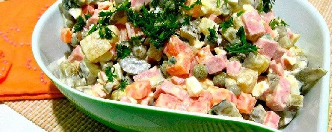 Salade Olivier classique - 10 recettes pas à pas avec photos