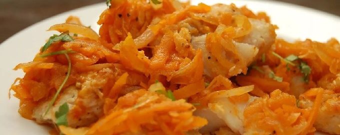 Goberge au four avec carottes et oignons